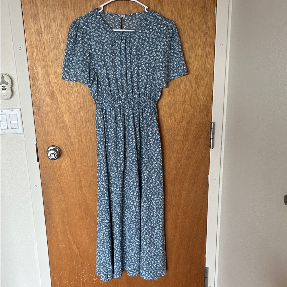 Chic Blue Floral Midi Dress